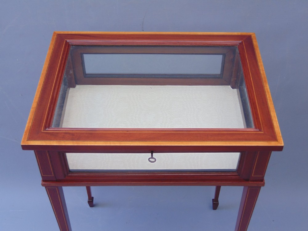 A MAGOGANY INLAID BIJOUTERIE TABLE cabinet View V