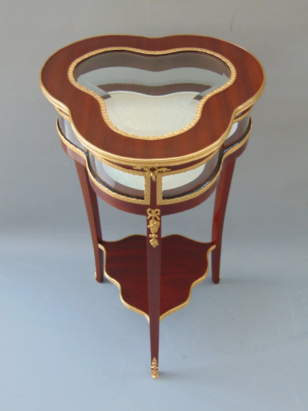 A fine mahogany bijouterie display table View II