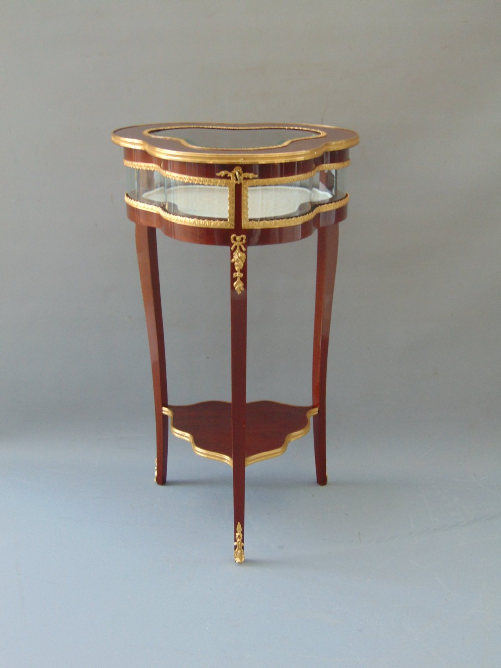 A fine mahogany bijouterie display table View III