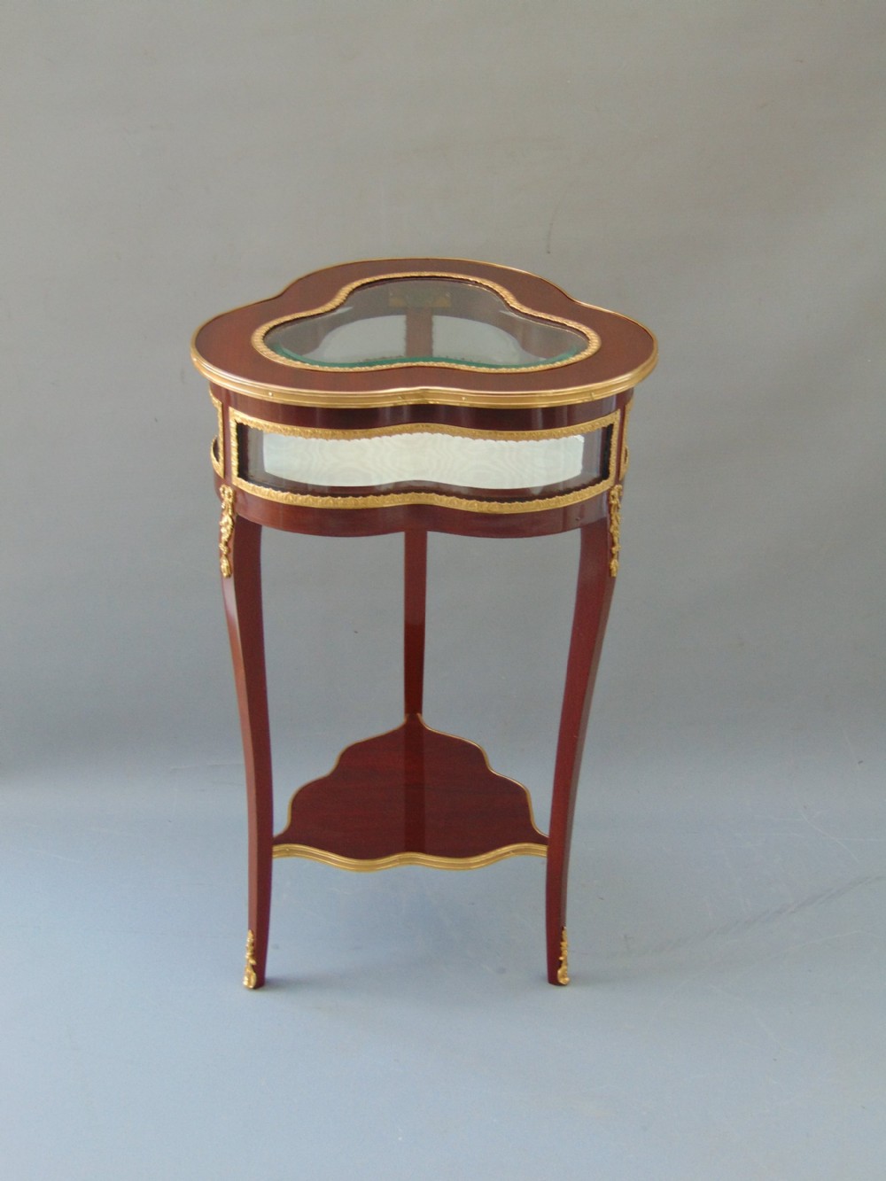A fine mahogany bijouterie display table View V