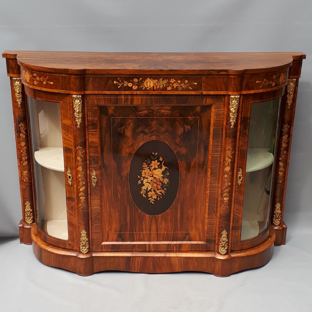 A fine inlaid Walnut credenza 