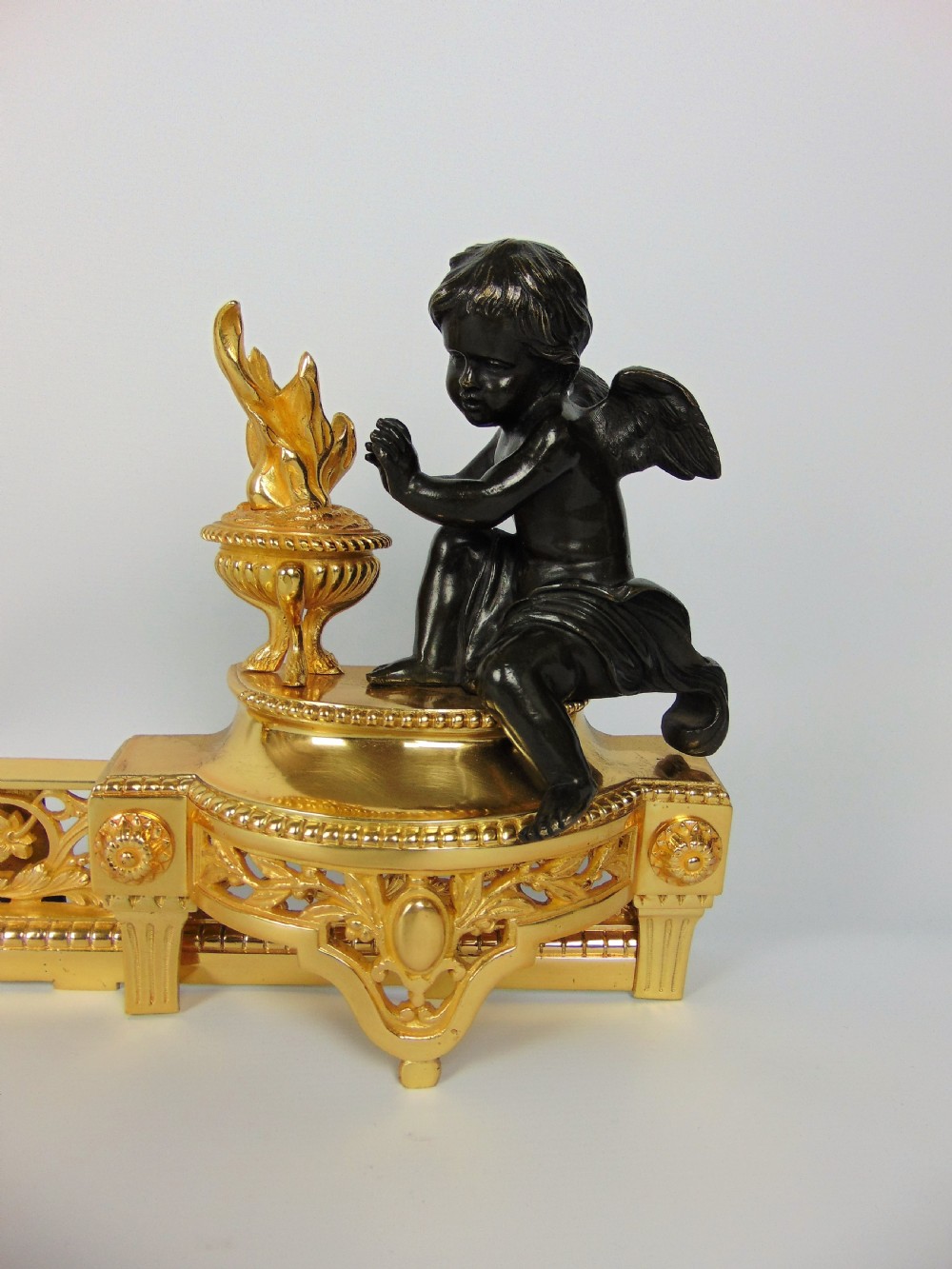 A  Bronze cherub Chenet Fender View IV