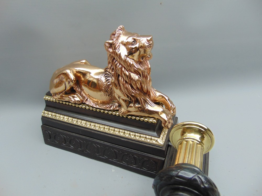 A fantastic quality Bronze Lion fender View V
