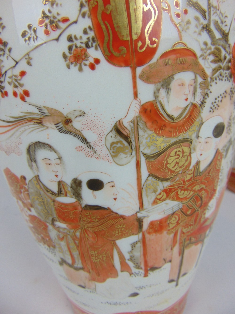 A very good pair of japanese kutani vases View IV