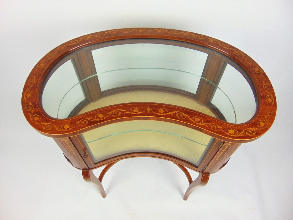 A most elegant mahogany bijouterie display cabinet  View III
