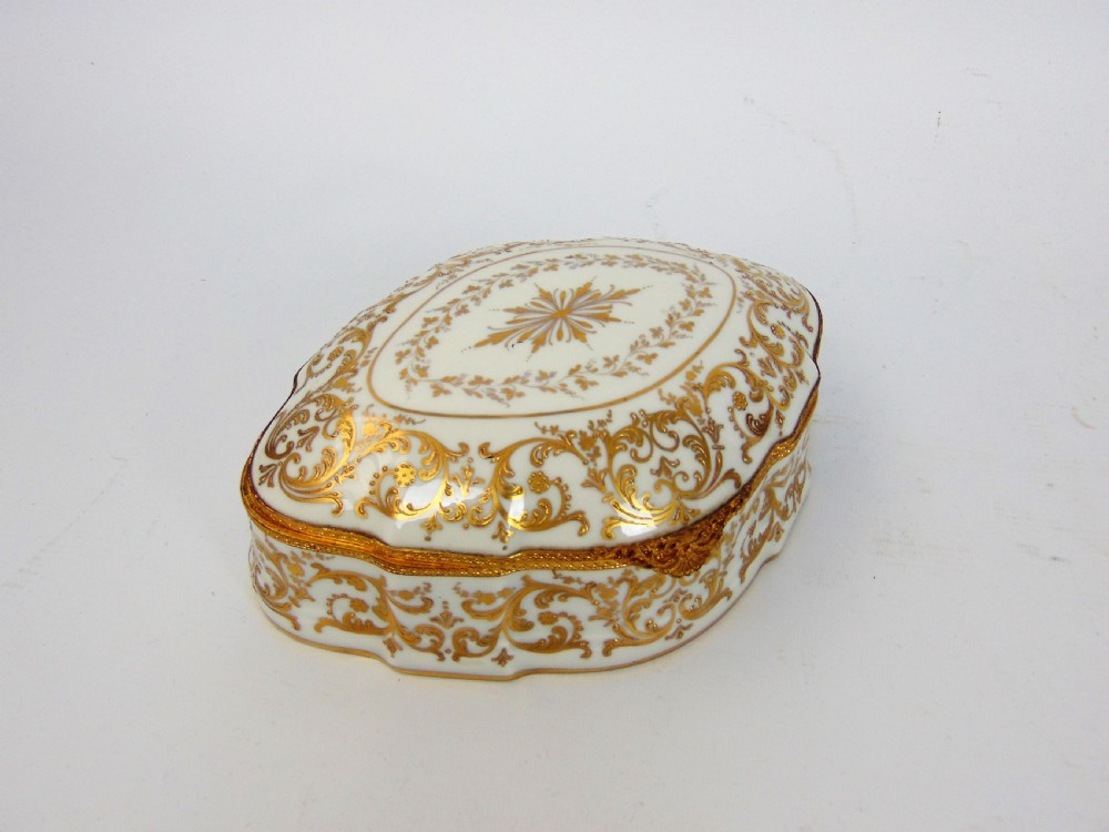 A fine porcelain jewellery box casket  View II