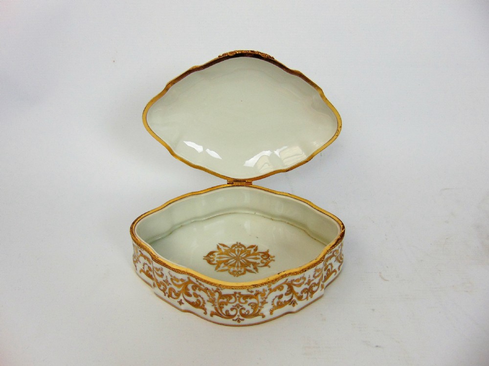 A fine porcelain jewellery box casket  View III