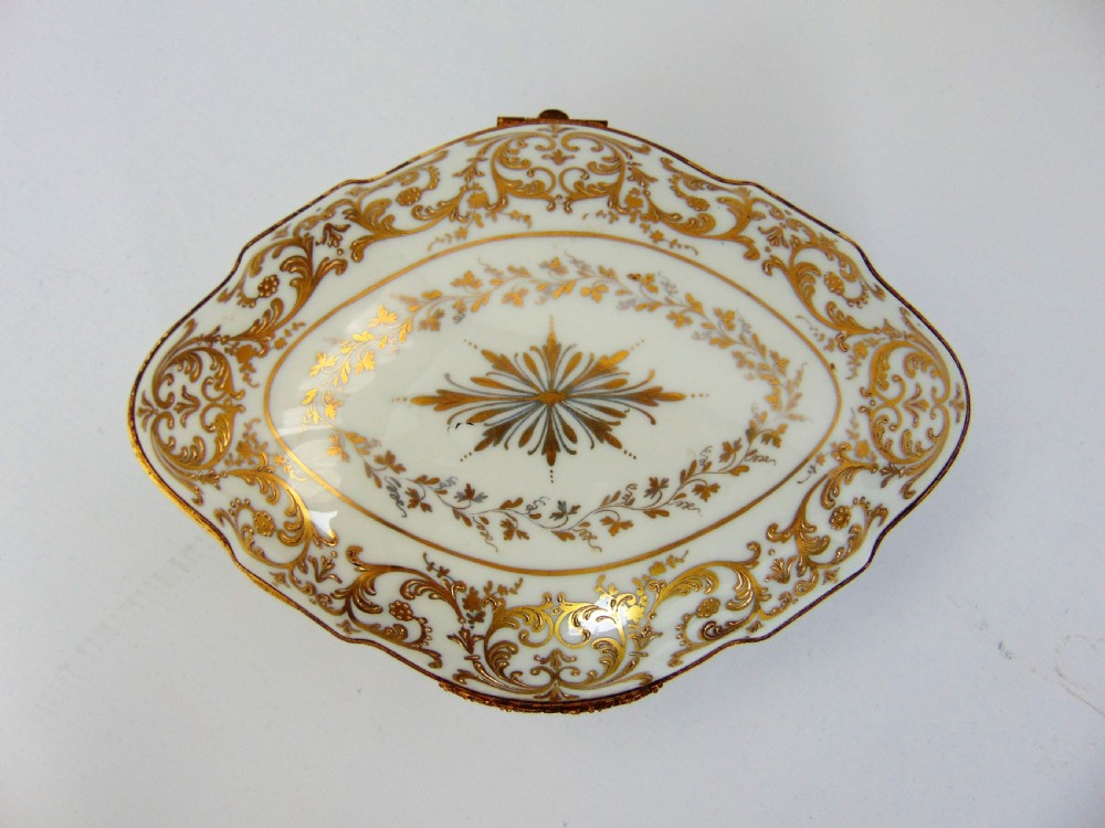 A fine porcelain jewellery box casket  View VI
