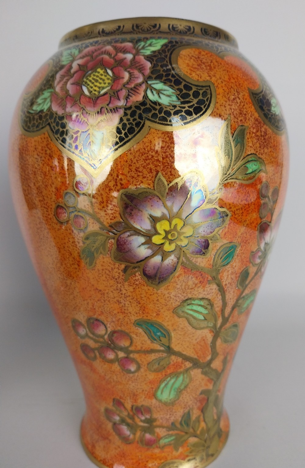 Pair of lustre vases View VII