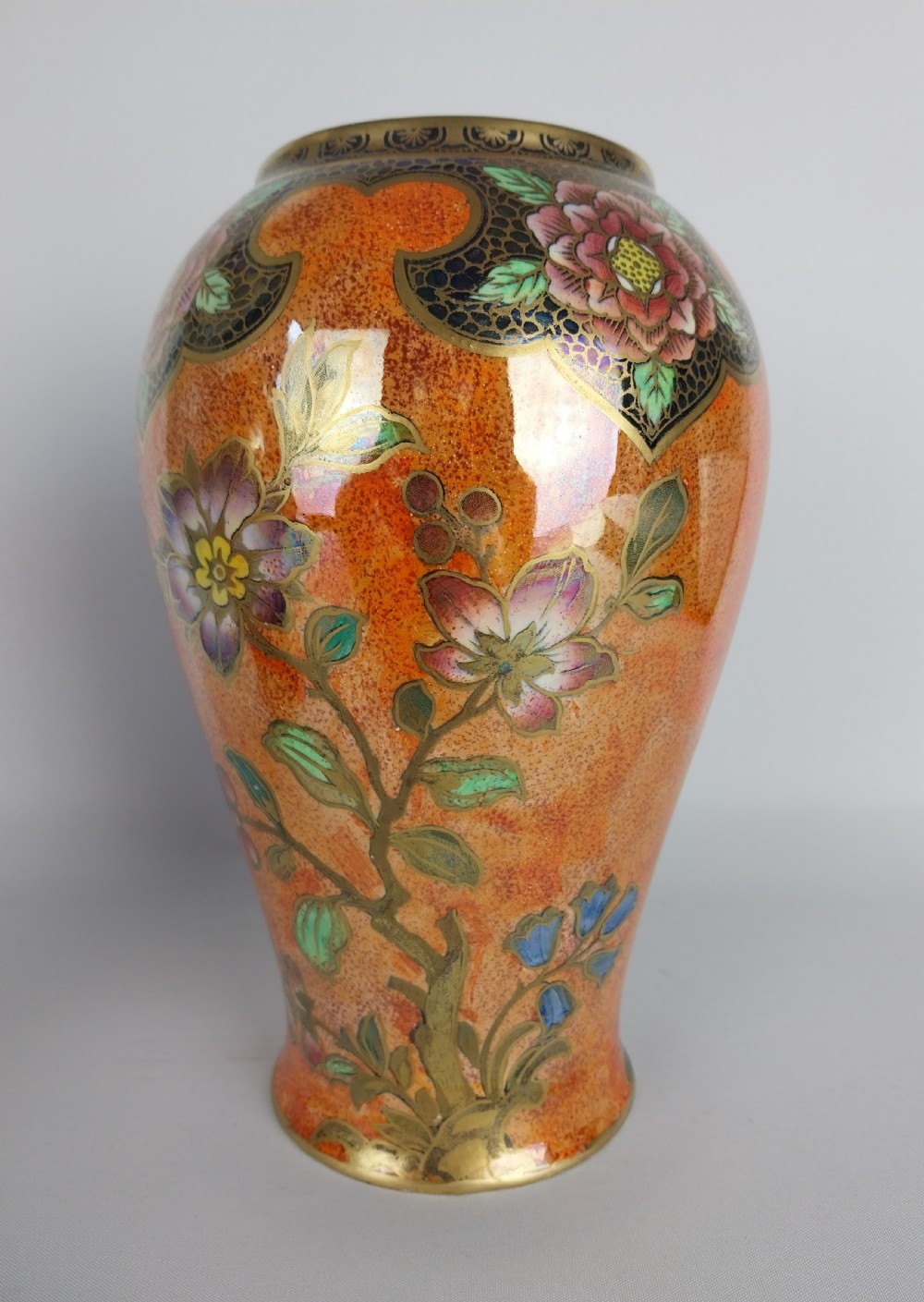 Pair of lustre vases View VIII