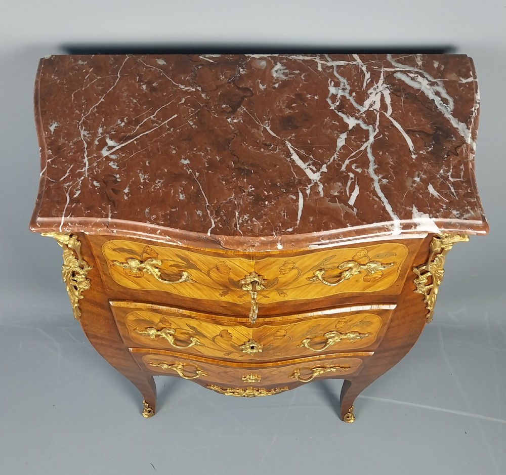 French chest of drawers  View V