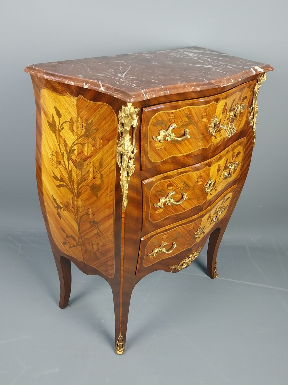 French chest of drawers  View VII