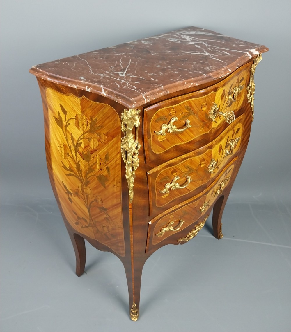 French chest of drawers  View IX