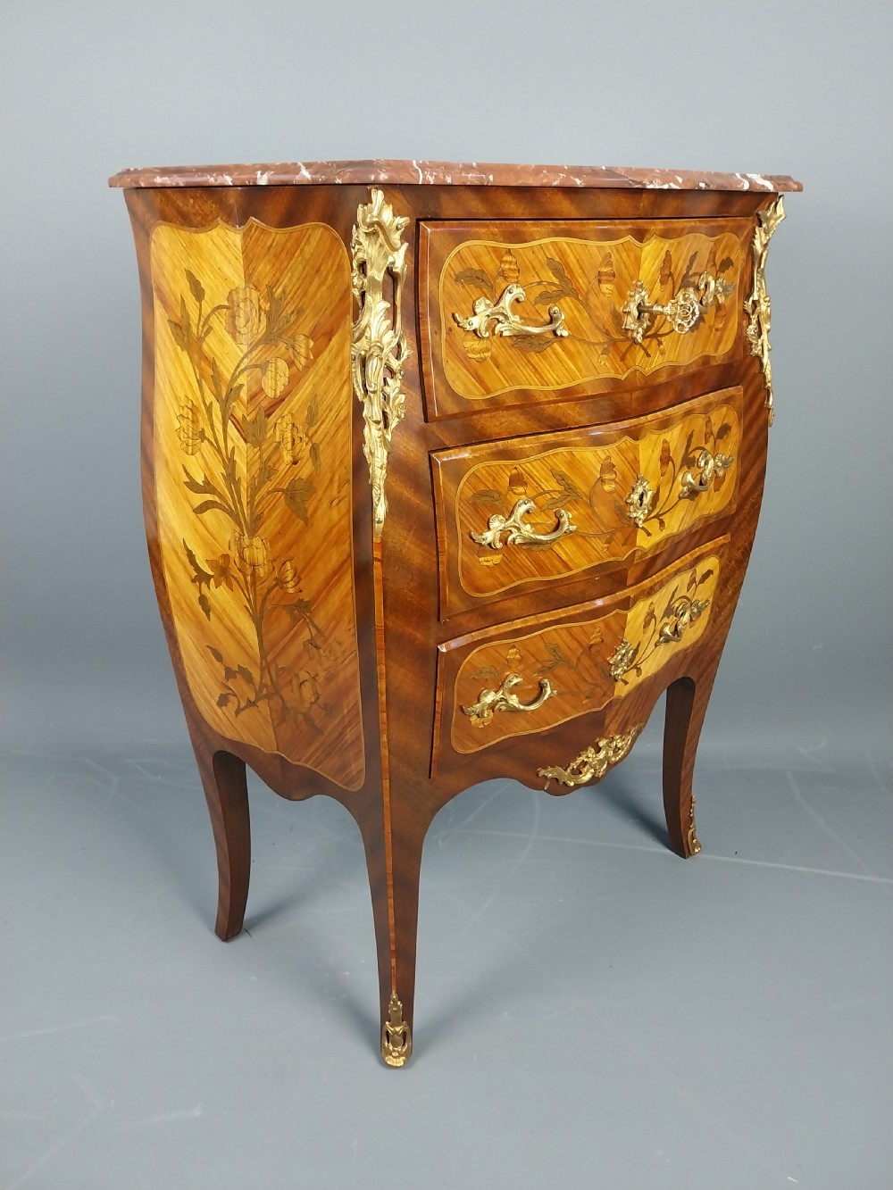 French chest of drawers  View XI