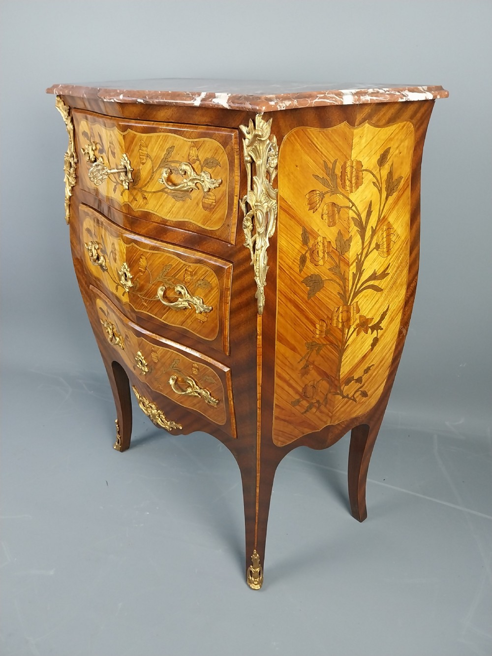 French chest of drawers  View XII