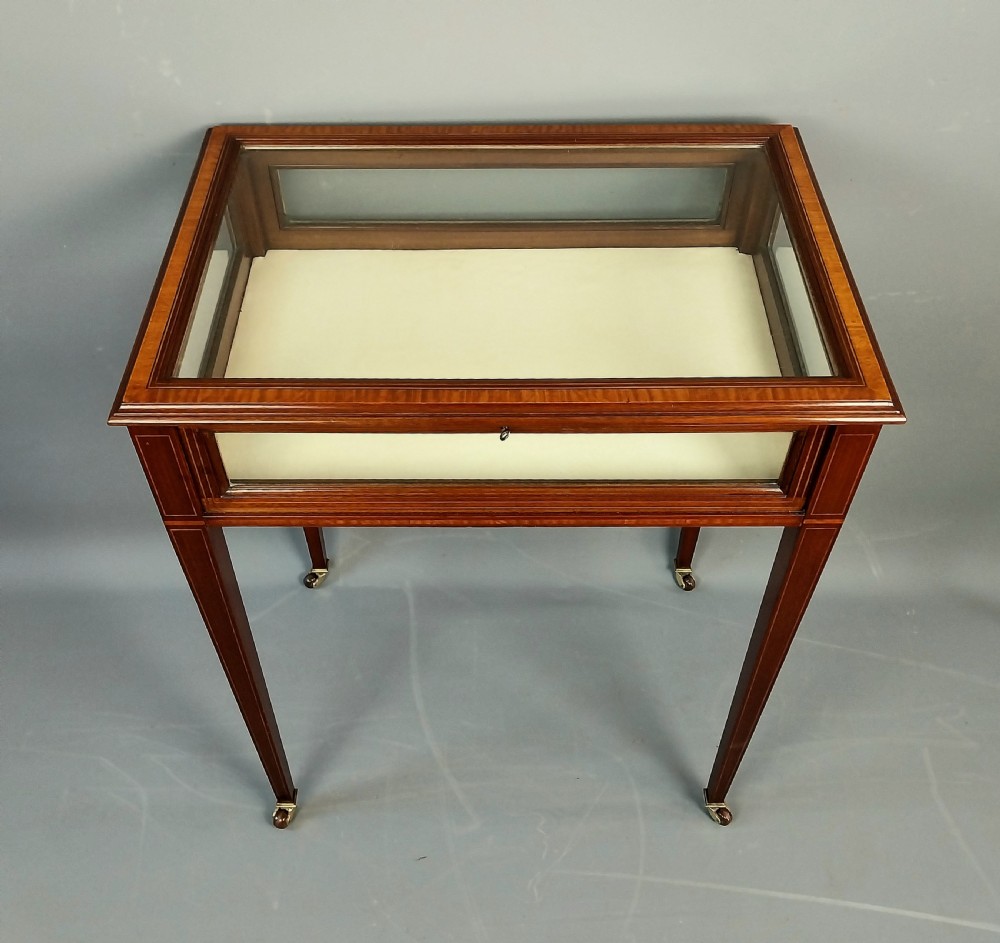 Mahogany Bijouterie Table