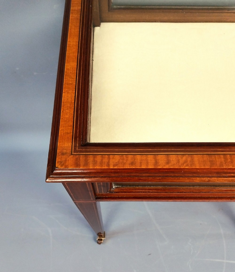 Mahogany Bijouterie Table View V