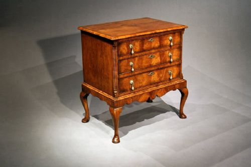 Quality Walnut Chest of Drawers Circa 1900'S