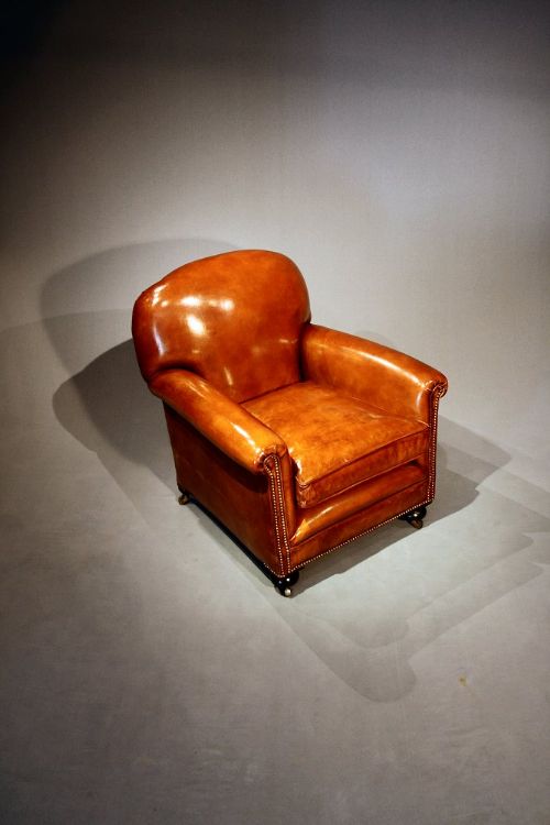 fig 1. Antique Leather Club Armchair