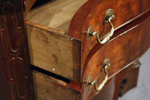 fig 4. Fine Quality Serpentine Chest of Drawers