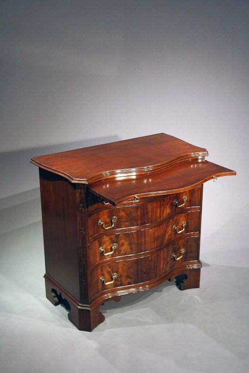fig 7. Fine Quality Serpentine Chest of Drawers