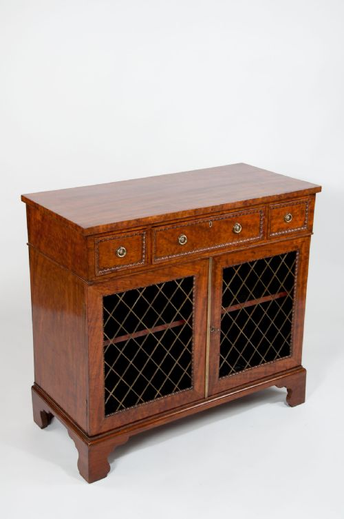 fig 4. QUALITY ANTIQUE REGENCY MAHOGANY SIDE CABINET