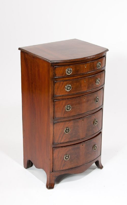 fig 1. A Quality Antique Mahogany Chest of Drawers