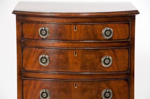 fig 6. A Quality Antique Mahogany Chest of Drawers
