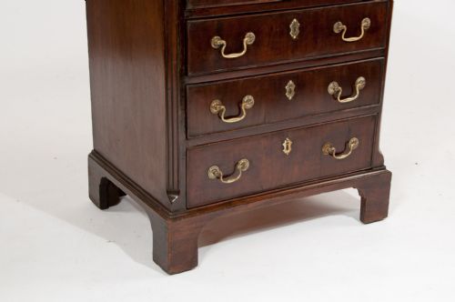 fig 3. Small George III Mahogany Chest of Drawers