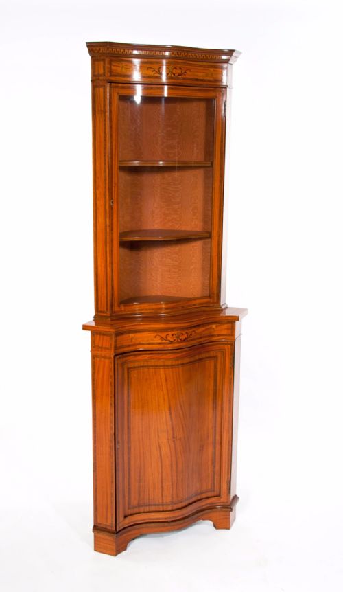 

A Fine Inlaid Shaped Edwardian Satinwood Corner Cabinet 
 
