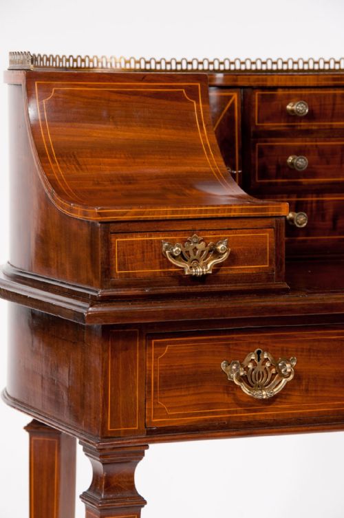 fig 2. FINE 19TH CENTURY MAHOGANY INLAID CARLTON HOUSE DESK