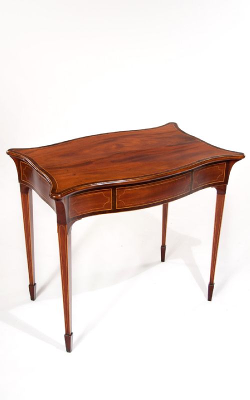 Fine Georgian Mahogany Inlaid Serpentine Table