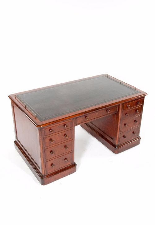 fig 5. The Important Historical Desk Of Admiral Markham