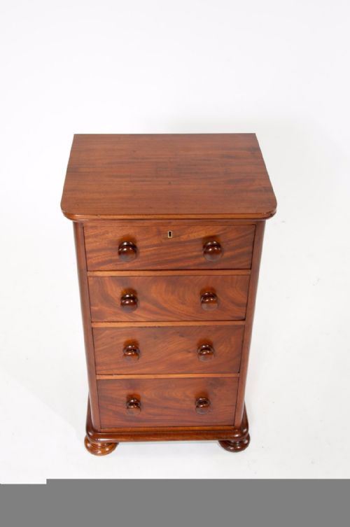 fig 4. A Fine Pair of 19th Century Mahogany Chests
