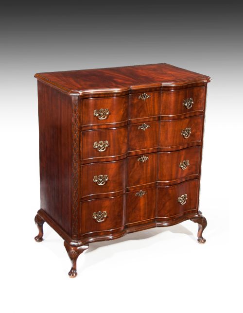 Quality Antique Shaped Front Mahogany Chest of Drawers