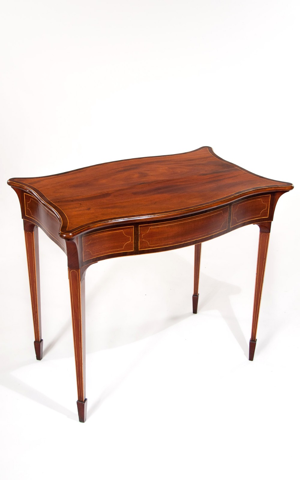 Fine Georgian Mahogany Inlaid Serpentine Table