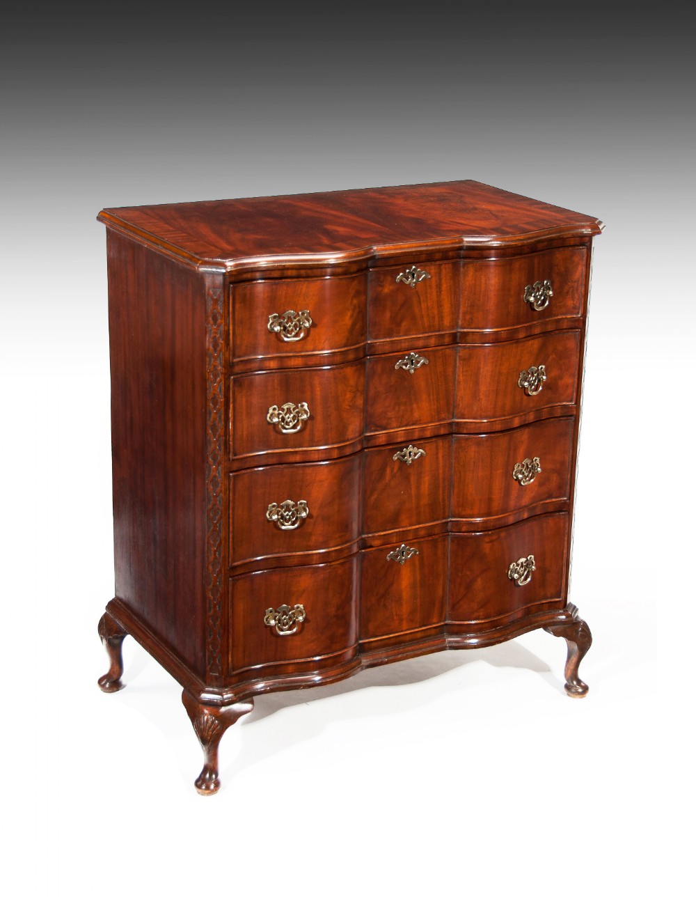Quality Antique Shaped Front Mahogany Chest of Drawers 