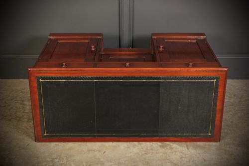 EARLY VICTORIAN MAHOGANY KNEEHOLE DESK - ADDITIONAL PHOTO 10