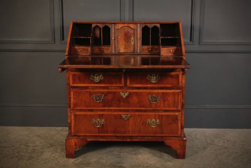 QUEEN ANNE WALNUT BUREAU - ADDITIONAL PHOTO 3