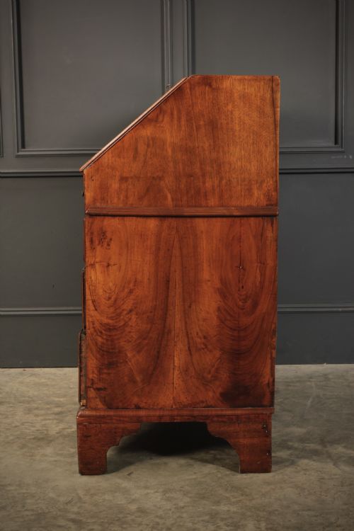 QUEEN ANNE WALNUT BUREAU - ADDITIONAL PHOTO 7