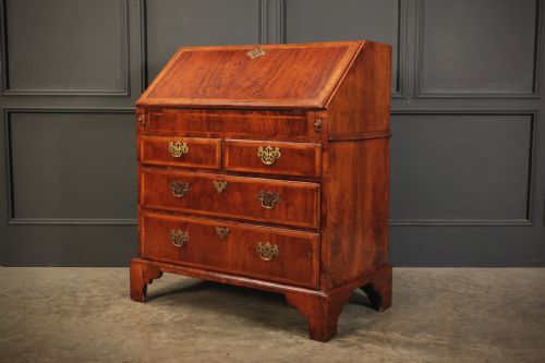 QUEEN ANNE WALNUT BUREAU - ADDITIONAL PHOTO 9