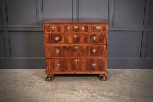 QUEEN ANNE WALNUT CHEST OF DRAWERS - ADDITIONAL PHOTO 3