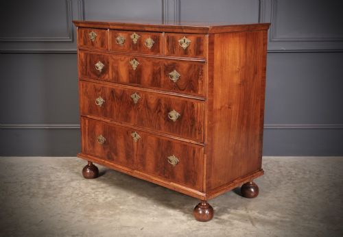 QUEEN ANNE WALNUT CHEST OF DRAWERS - ADDITIONAL PHOTO 5