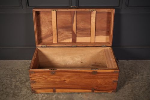 ANTIQUE MILITARY CAMPAIGN CAMPHOR WOOD TRUNK - ADDITIONAL PHOTO 3