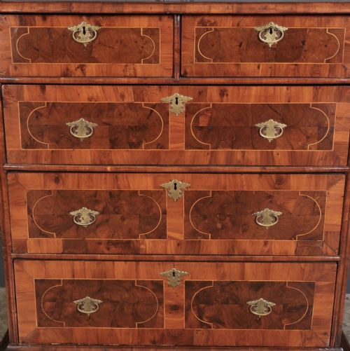 WILLIAM MARY OYSTER VENEERED CHEST OF DRAWERS - ADDITIONAL PHOTO 5
