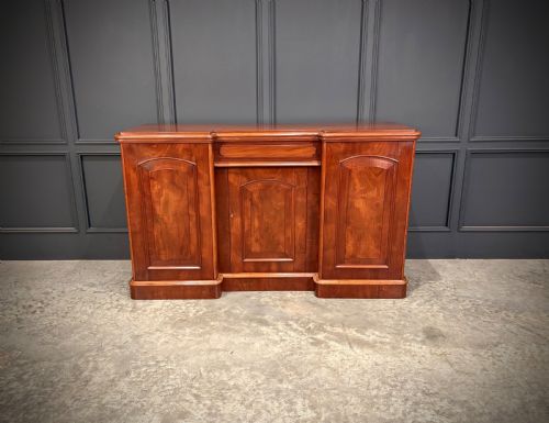 VICTORIAN MAHOGANY 3DOOR SIDEBOARD - ADDITIONAL PHOTO 3