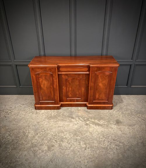 VICTORIAN MAHOGANY 3DOOR SIDEBOARD - ADDITIONAL PHOTO 4