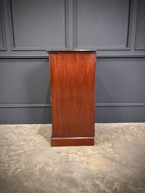 PAIR OF MAHOGANY BEDSIDE CABINETS - ADDITIONAL PHOTO 8