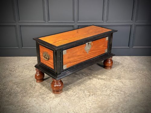 LARGE CEYLONESE CAMPHOR WOOD EBONY TRUNK - ADDITIONAL PHOTO 1