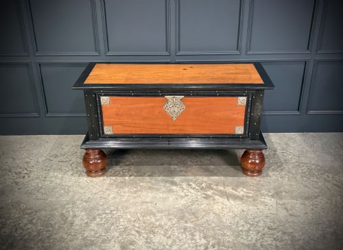 LARGE CEYLONESE CAMPHOR WOOD EBONY TRUNK - ADDITIONAL PHOTO 7